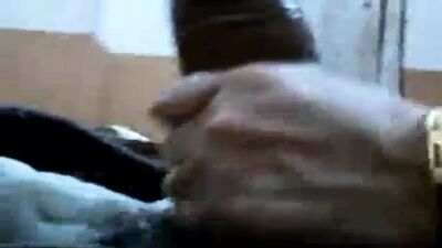 Возбужденная индийская бхабхи дези сосет член, лижет киску собаки, стилист