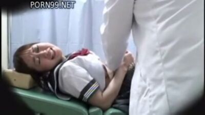 Гинеколог изнасиловал молодую японочку