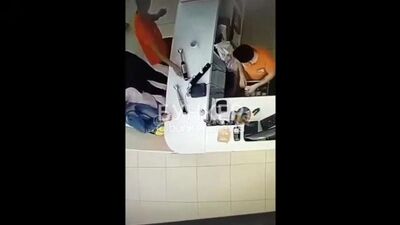 Засунул палец в блендер