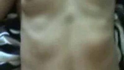 Брат лижет сестре киску