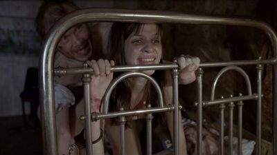 №22 Бомжу отдали юную девушку для секса