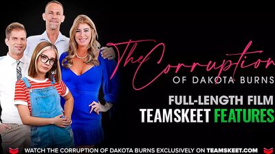 Teamskeet - крошечной и стройной чернокожей крошке жестко вспахала ее черная щель от возбужденной соседки