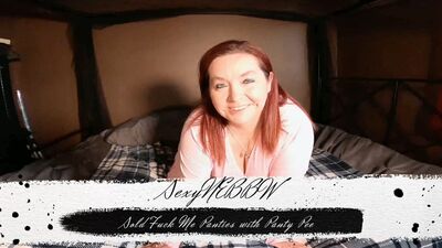 Сексуальная толстушка трахает меня в трусиках с писсингом в трусики - превью