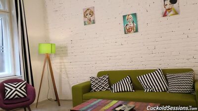 Ao супер хотвайф трахается с большим черным членом, пока муж наблюдает