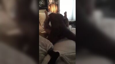 Межрасовый - звуки мокрой замужней белой киски и большого черного члена