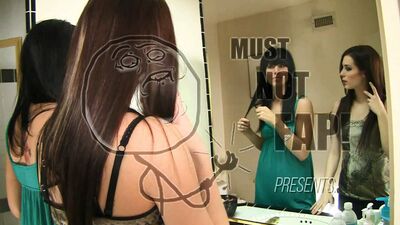 Сумасшедшие сексуальные брюнетки делают лучше: романтический грим-чат оказался диким горячим лесбийским сексом на диване