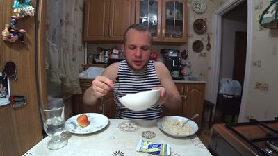 {ДНЕВНИК ЕВРЕЯ} Бомж Обед За 22 Рубля Из Перекрёстка