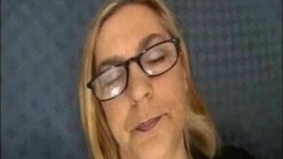 Мама, я внизу, помоги мне, си-си, си!