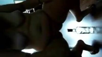 Толстая мать из Челябинска присела на бутылку