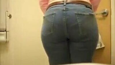 Mom’s curvy ass