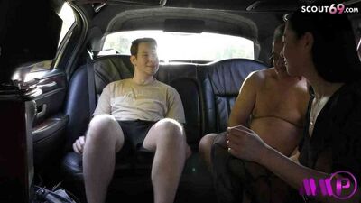 Пасынок застукал немецкую маму за изменой и соблазнил ее потрахаться