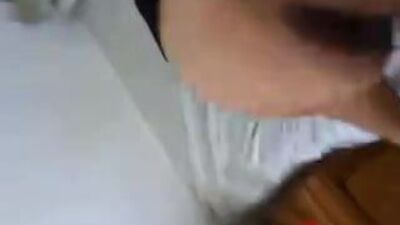 Молодой мальчик зрелой женщины