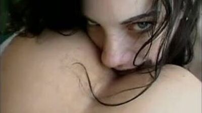 Пухлая Katheryn Marie лижет клитор и трахается страпоном