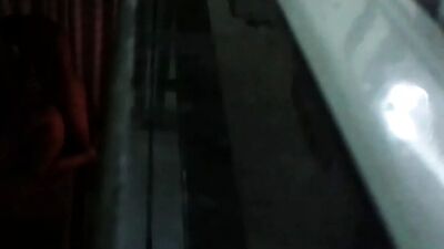 Я пошел отдать это, пока мой муж спал, и он проснулся