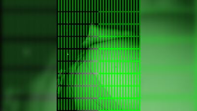 Хочет, чтобы я толкала мою руку глубже.