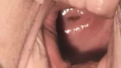 Огромный трах киски в бутылку, длинный анальный дилдо и гигантские предметы