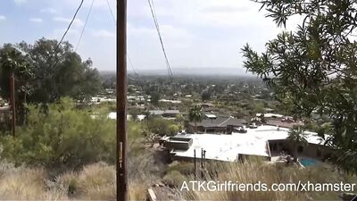 Ты дашь Lara Brooks кримпай и кончи на ее волосатые ямы