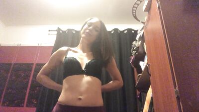 Примерка лифчика/игры с сиськами