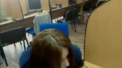 Показала сиськи в интернет клубе