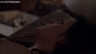 Мелани Лински (Melanie Lynskey) голая в сериале "Вместе" (Единство, Togetherness, 2015) Сезон 1 Серия 2 (s01e04)