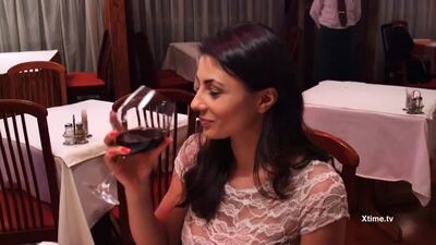 Sofia Cucci Шикарная брюнетка привела незнакомца он вылизал ее и трахнул https://vk.com/porno_u_sex