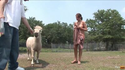 Голышом на ранчо