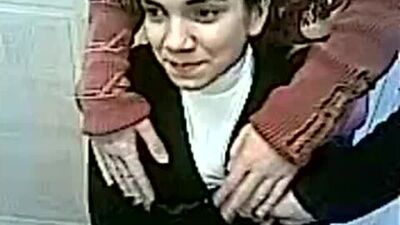 Лапают одноклассницу, а ОНА и не против !!!!!!!!!!