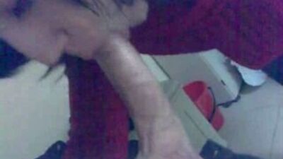 Получает в попку