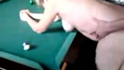 Хорошо ебет сучку,ели выдерживает