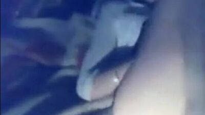 Суют бутылку в пизду пьяной