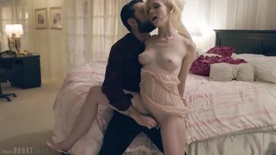 Жестко насилует на глазах у отца Athena Rayne [Porn slut whore hardcore masturbation squirt blowjob porno порно дочь шлюха анал]