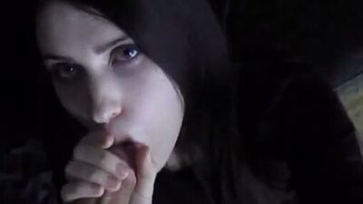 Милая тян сосет