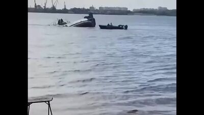 У берегов Волги в Самаре затонул теплоход «Барракуда»..mp4