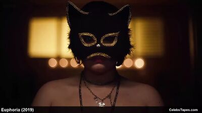 Barbie Ferreira, Hunter Schafer, Sydney Sweeney обнаженные и занимаются сексом