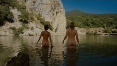 Голая Анна Небогатова и Ирина Новак