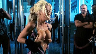 Обнаженные сиськи Jenny McCarty в грязной любви, scandalplanetcom