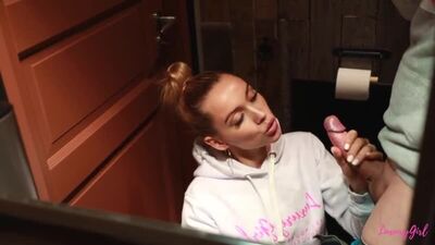 Luxury Girl Public Amateur Teenager Blowjob in Toilet