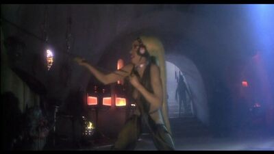 Супер OUT OOLA - только сиськи, показанные в Звездных войнах Leia Grab