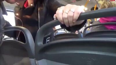 Мама с дочкой отсосали член кондуктору прямо в автобусе чтобы сэкономить на пивас (порно анал минет мамки porno milf teen anal п