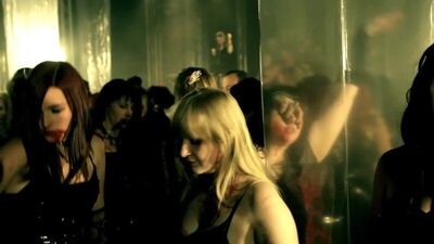 Blutengel - Reich mir die Hand (official) (секси клип музыка sexy music video clip explicit девушки Dark Synth Gothic вампир)