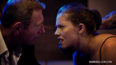 Муж смотрит как его жену ебут во все щели [секс порно минет жесткое sex porno шлюха]