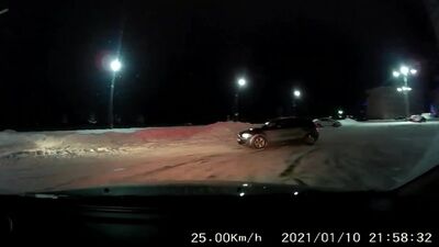 Сотрудники ГАИ приехали на известную "дрифт-площадку" в Минске.