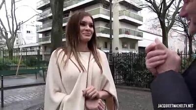 Нагнул француженку