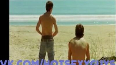 Голый Марио Касас в фильме лесби и геев