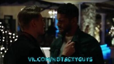 Алексей Воробьёв целуется с парнем в сериале Нереальное шоу!!!