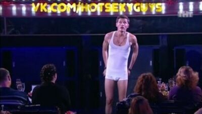 Павел Воля раздевается до трусов!!!