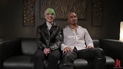 Татуированная шлюшка проходит прелести бдсм