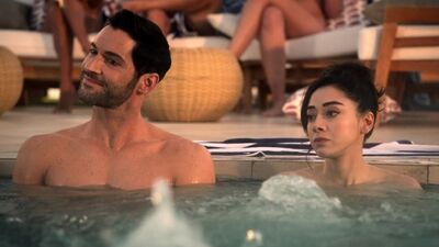 Люцифер Хлоя и Элла на нудистском курорте. Люцифер 4 сезон 6 серия