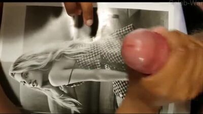 GIRL FRIEND HELP GAVE CUM TRIBUTE TO ARIANA GRANDE - RARE TRIBUTE