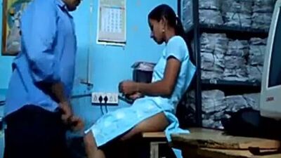 Индийский хозяин и секретарша в прачечной(секс,порно,домашнее,частное,любительское,минет,молодые,анал,скрытая,спалили,малолетки)